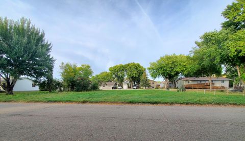 Photo of 402 Hudson Avenue, Marshall, MN 56258 (MLS # 6642784)