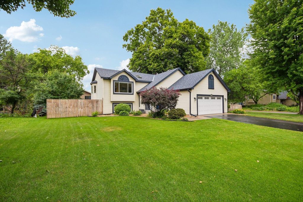Photo of 2991 Ontario Road, Little Canada, MN 55117 (MLS # 7093424)