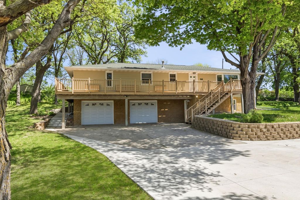 Photo of 510 W Richway Dr DR, Albert Lea, MN 56007 (MLS # 7066473)
