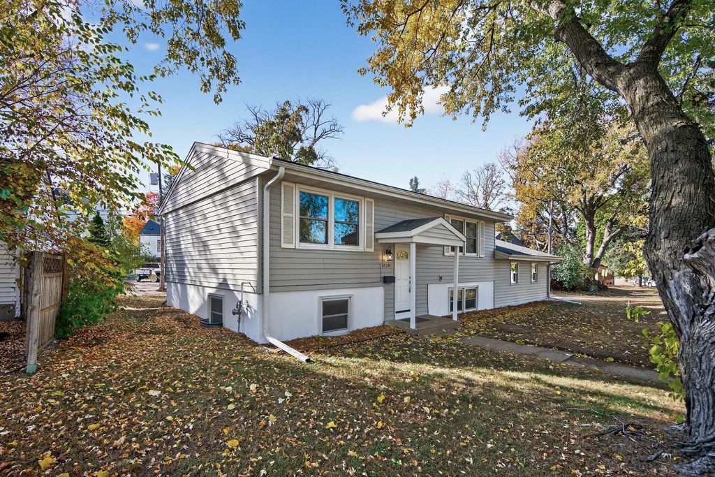 Photo of 4329 Lakeland Avenue N, Robbinsdale, MN 55422 (MLS # 7013731)