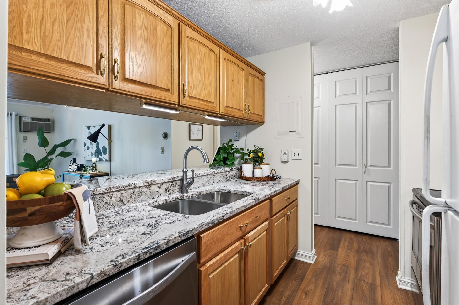 2800 Hamline Avenue N 102