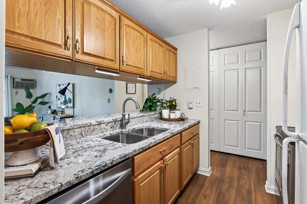 Photo of 2800 Hamline Avenue N #102, Roseville, MN 55113 (MLS # 7096742)