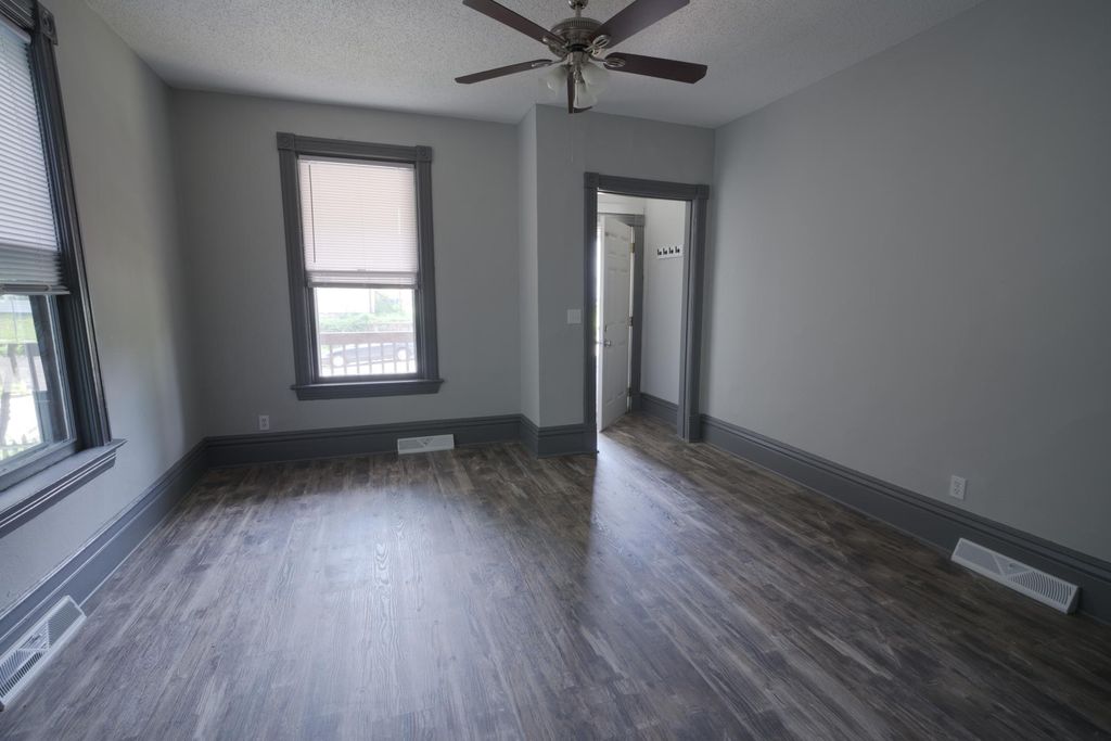 Photo of 141 York Avenue, Saint Paul, MN 55117 (MLS # 7115296)