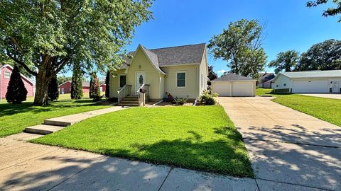 Photo of 611 W Lincoln Street, Springfield, MN 56087 (MLS # 6776313)