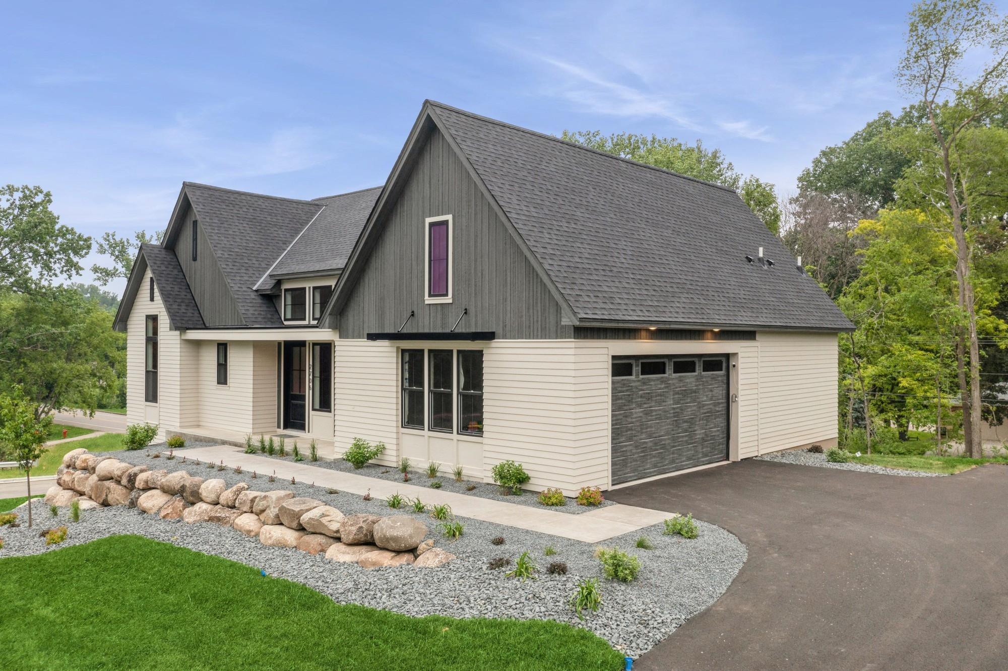 2706 Lakeview Court