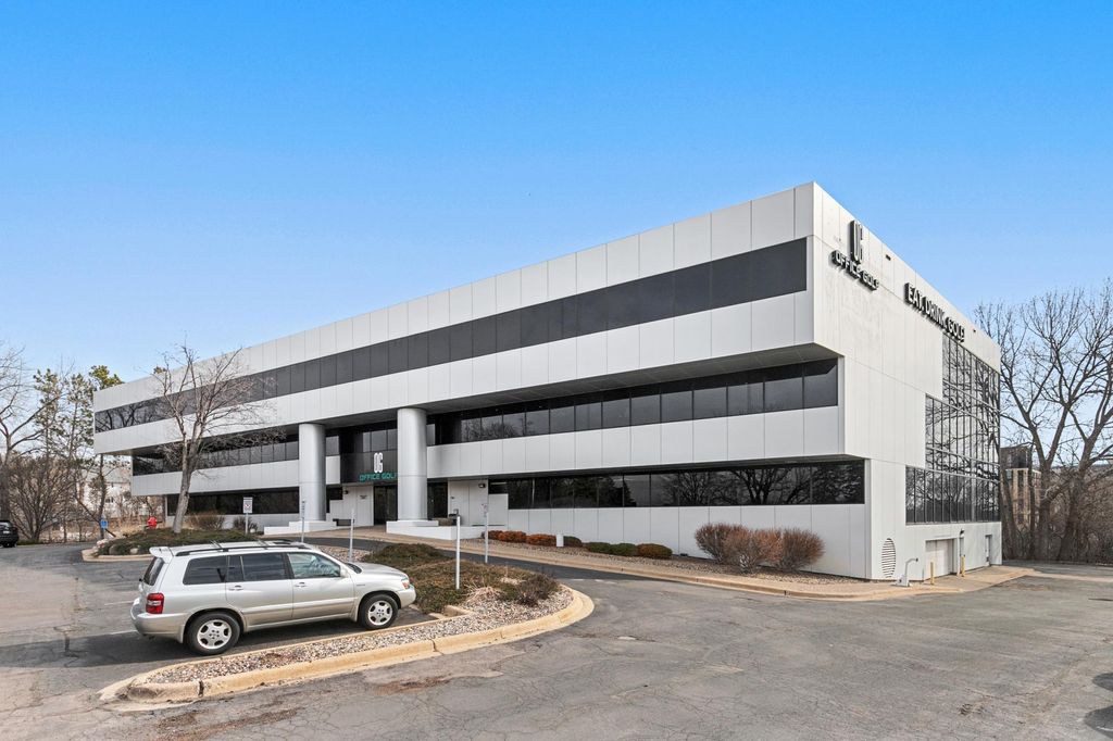 Photo of 7807 Creekridge Circle, Bloomington, MN 55439 (MLS # 7058372)