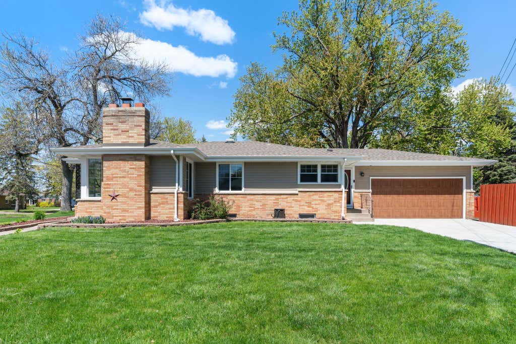 Photo of 4600 France Avenue N, Robbinsdale, MN 55422 (MLS # 7088444)