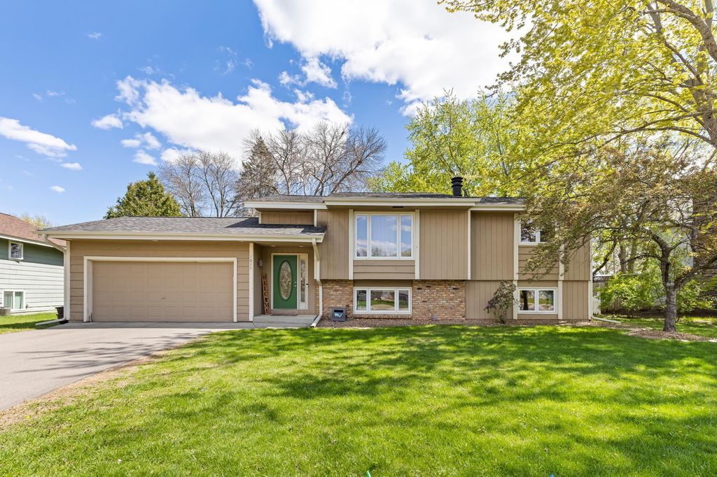 Photo of 1011 Westview Drive, Farmington, MN 55024 (MLS # 7069758)
