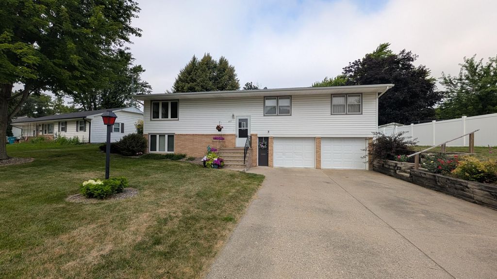 Photo of 509 5th Street NE, Waseca, MN 56093 (MLS # 7115907)