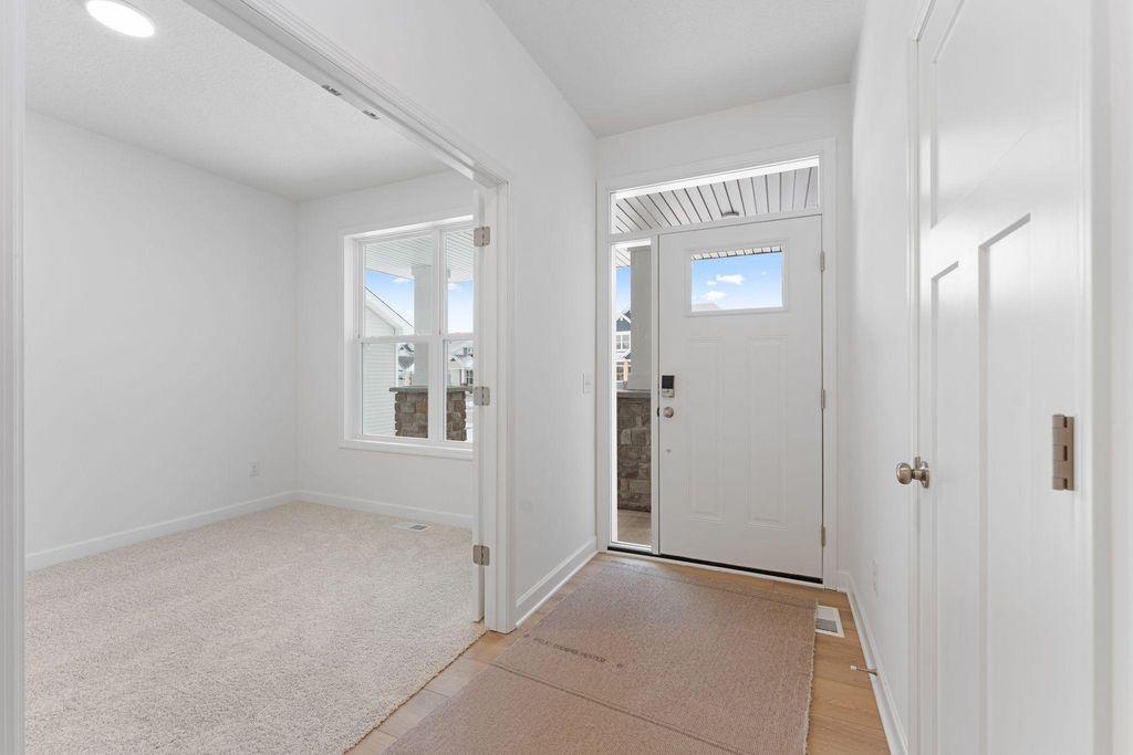 Photo of 7550 Upper 42nd Street N, Oakdale, MN 55128 (MLS # 7022563)