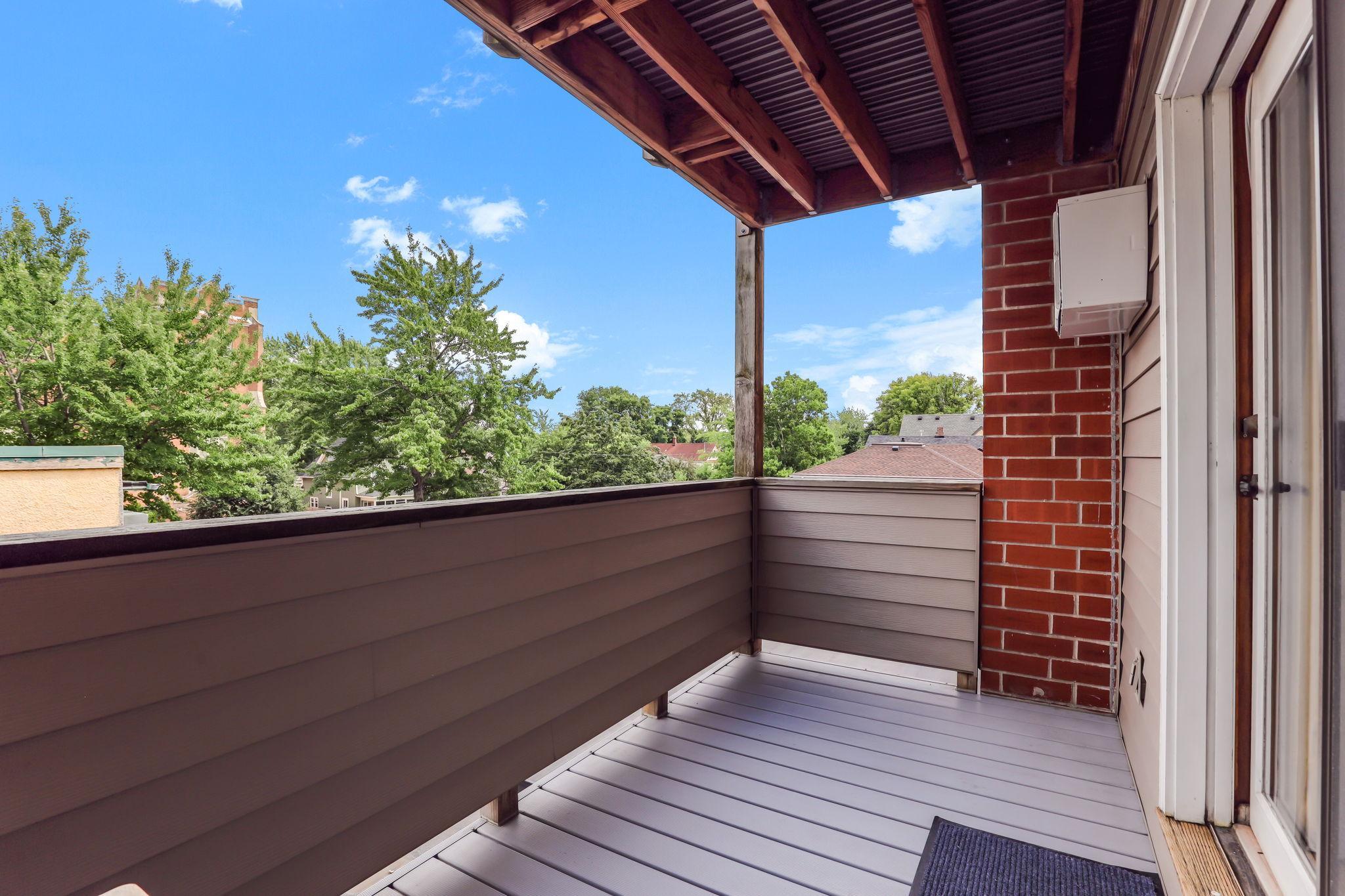 2425 E Franklin Avenue 303