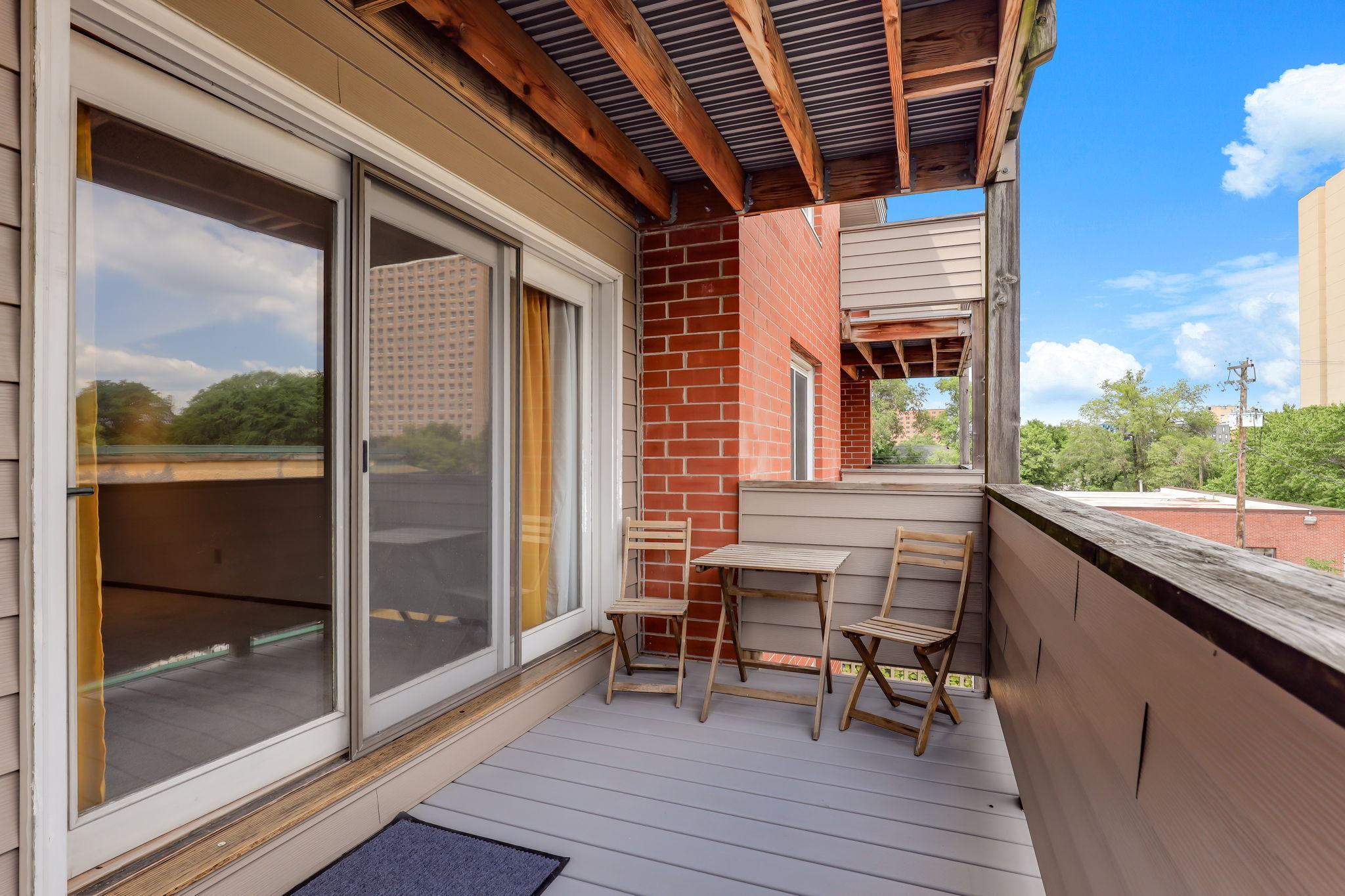 2425 E Franklin Avenue 303