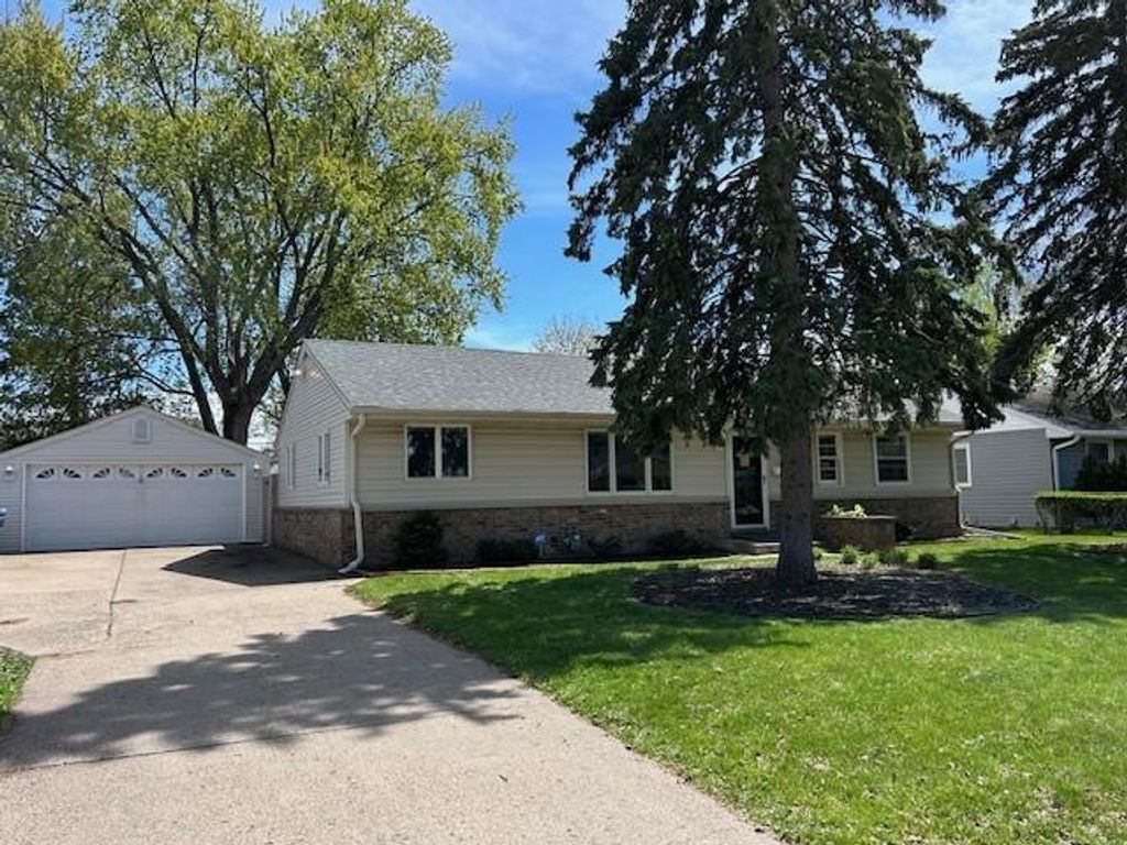 Photo of 7627 10th Avenue S, Richfield, MN 55423 (MLS # 7058460)