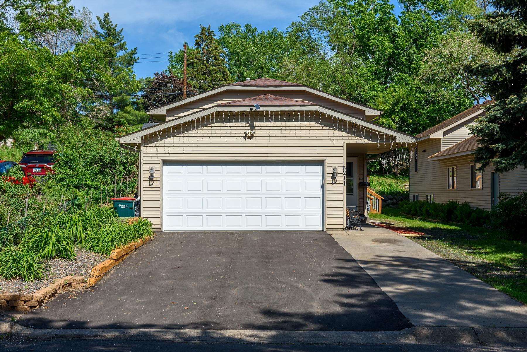 5211 6th Street NE