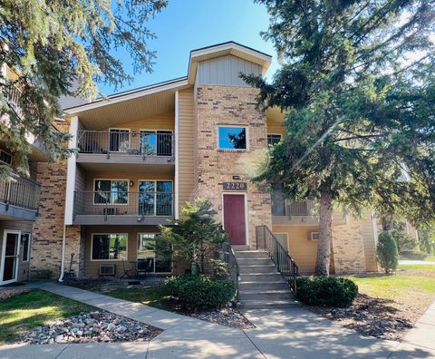 2220 Ridge Drive 11 Saint Louis Park MN 55416