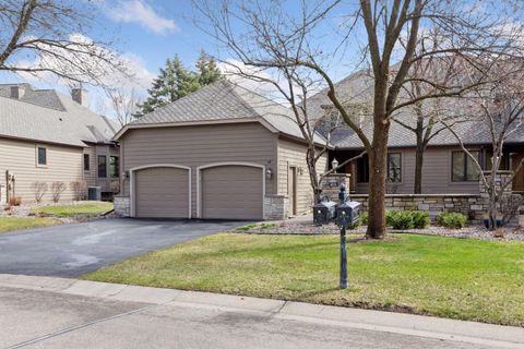 3711 Village Court Woodbury MN 55125