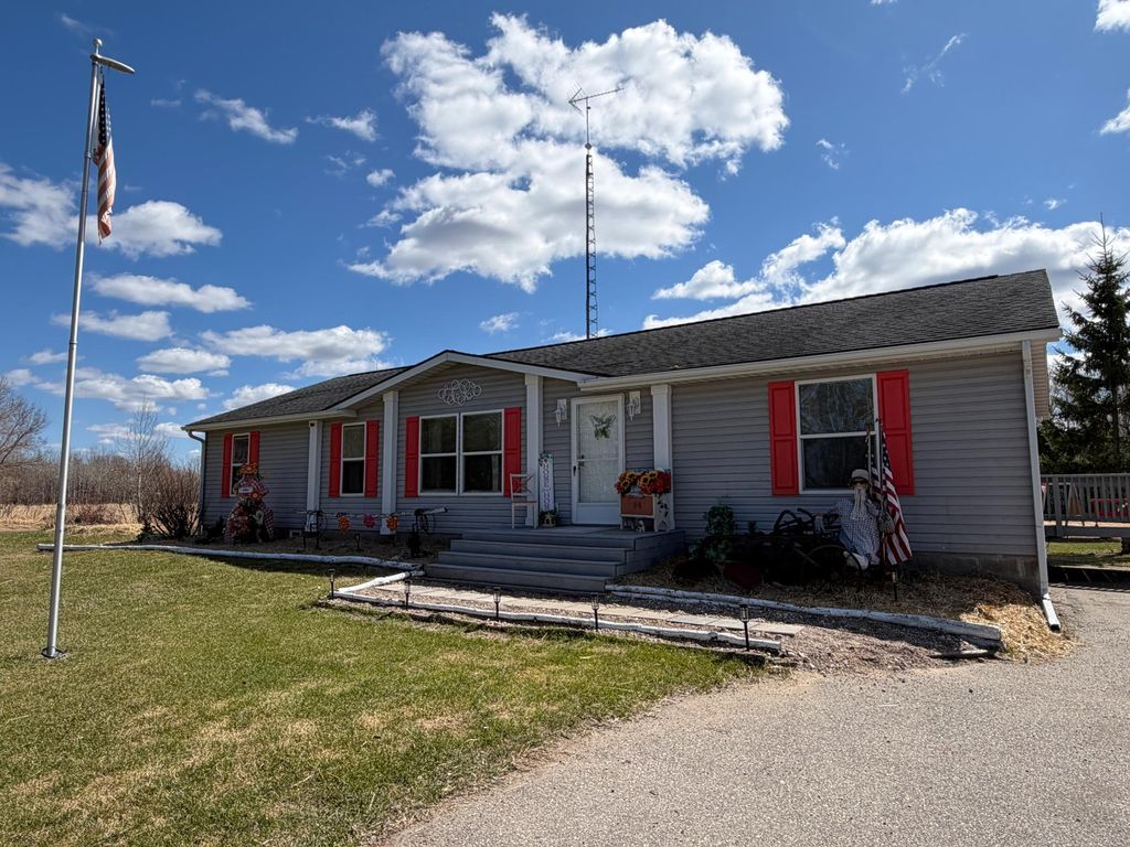 Photo of 58296 County Road 12, Warroad, MN 56763 (MLS # 7066354)