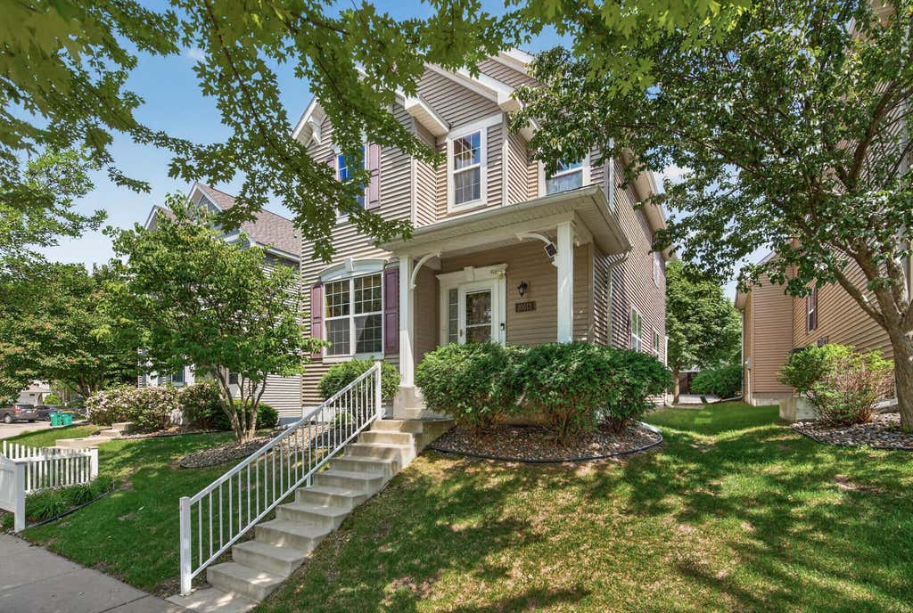 Photo of 10013 Iris Lane, Eden Prairie, MN 55347 (MLS # 7101908)