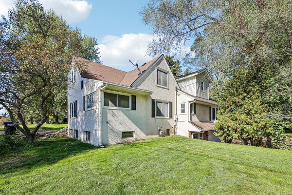 2347 WESTERN AVE N, SAINT PAUL, MN 55113 - Image 5f4a4da8bfa90557a8a302c99105eadd/1484003954