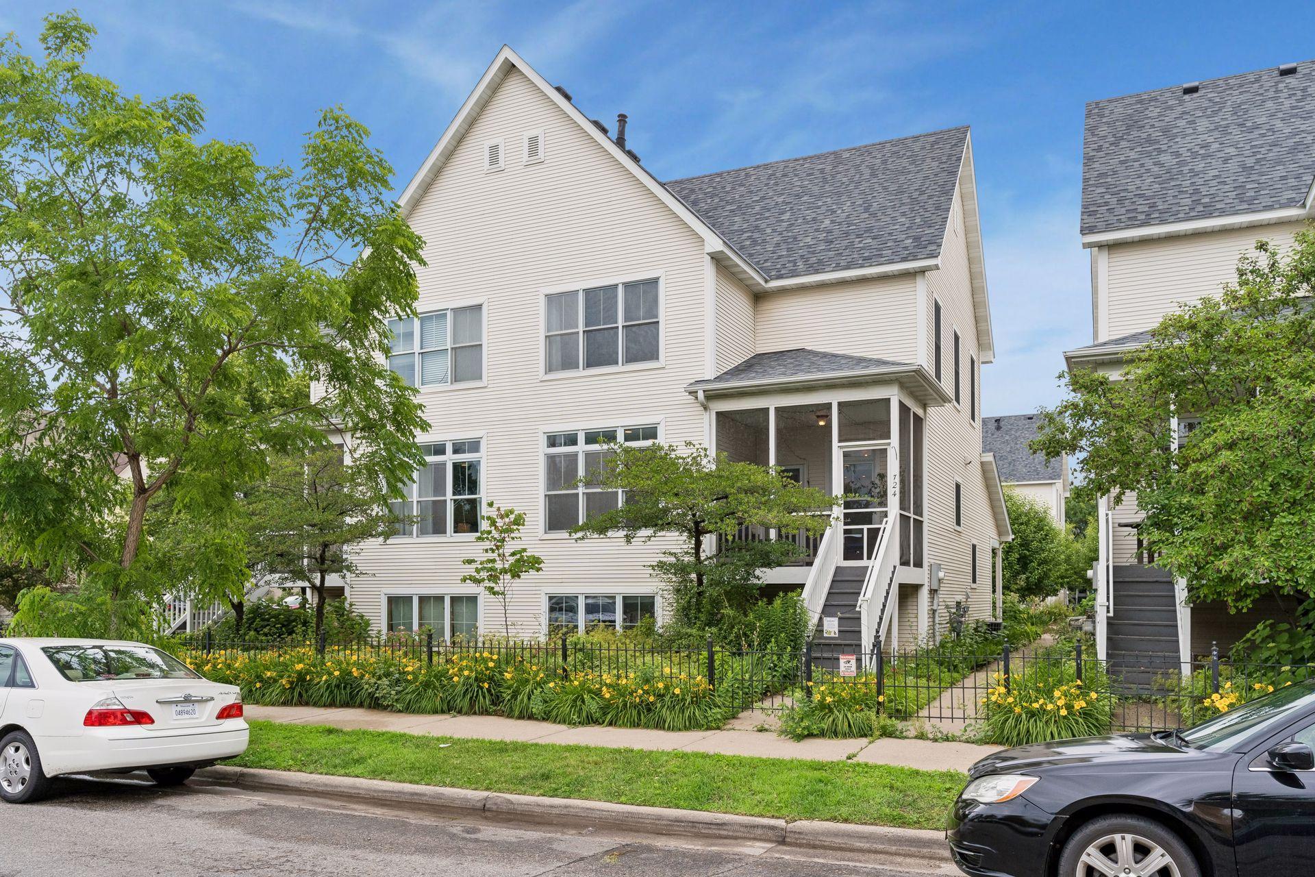 724 E 25th Street