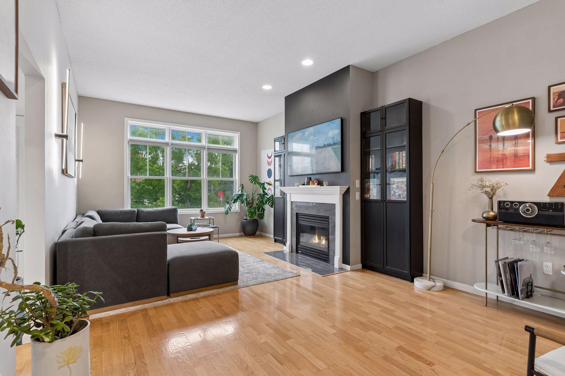 724 E 25th Street