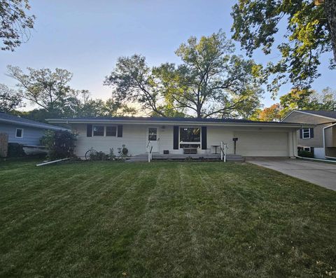 Photo of 724 Southview Drive SW, Hutchinson, MN 55350 (MLS # 6798113)