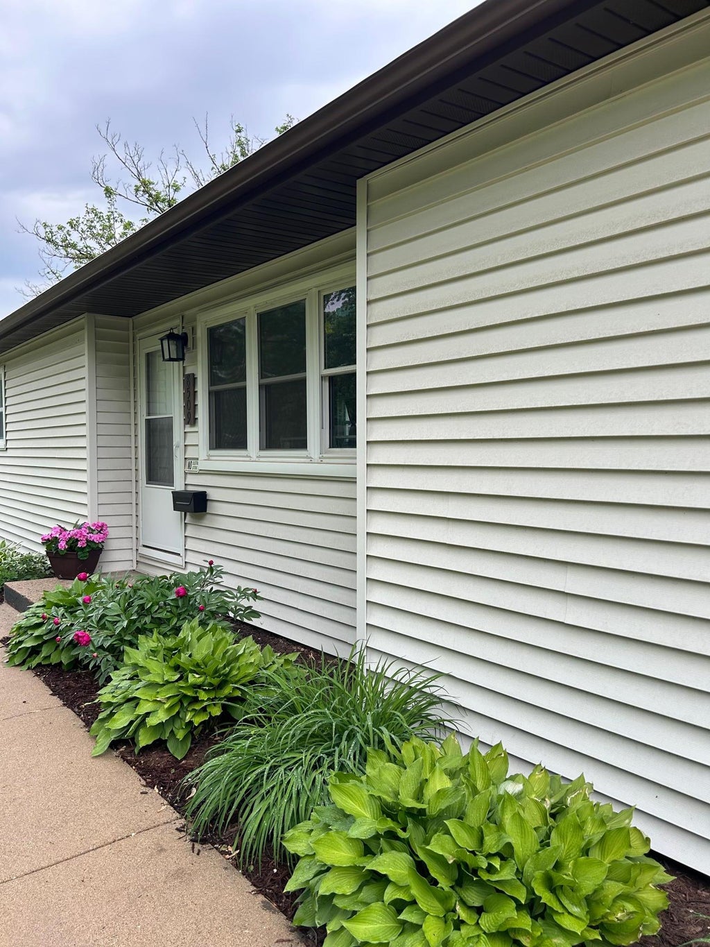 Photo of 8509 10th Avenue S, Bloomington, MN 55420 (MLS # 7089531)
