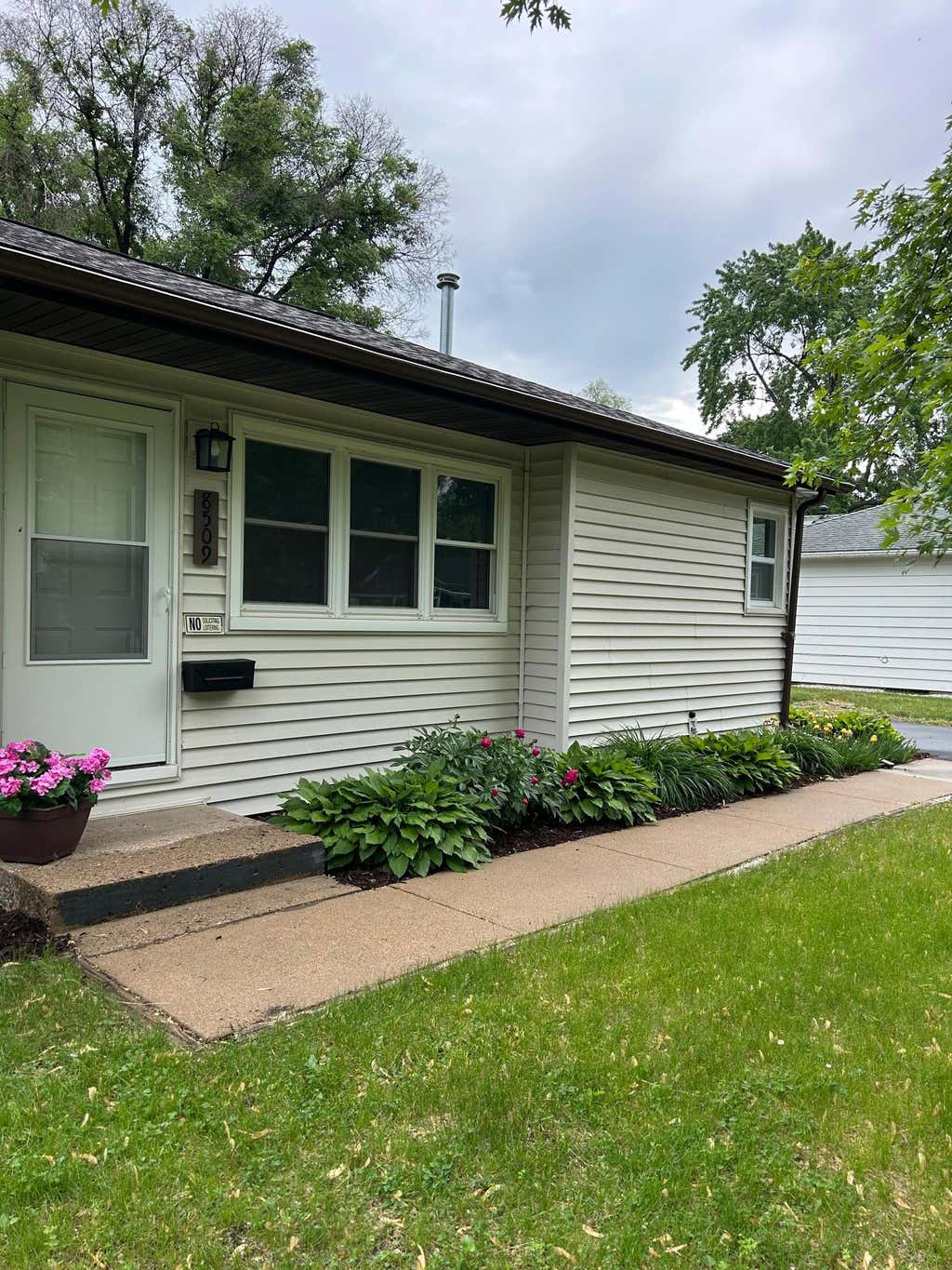 Photo of 8509 10th Avenue S, Bloomington, MN 55420 (MLS # 7089531)