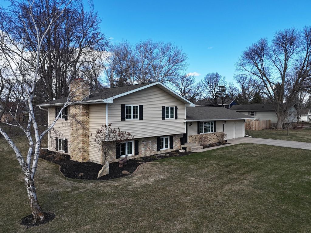Photo of 404 W 9th Street, Morris, MN 56267 (MLS # 7052438)
