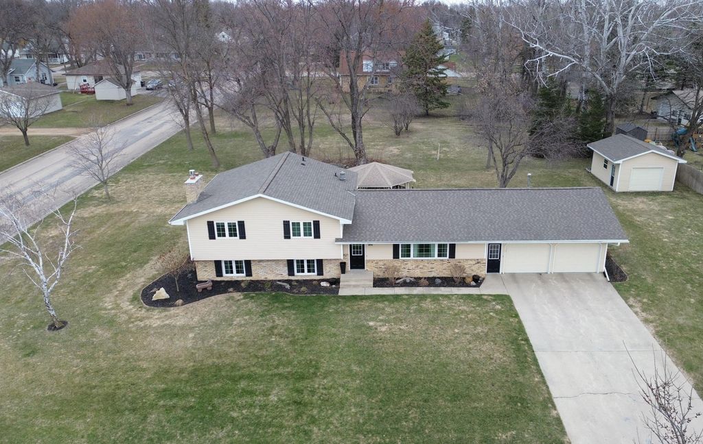 Photo of 404 W 9th Street, Morris, MN 56267 (MLS # 7052438)