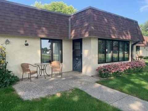 Photo of 250 Freemont Avenue SE #116, Hutchinson, MN 55350 (MLS # 7057195)