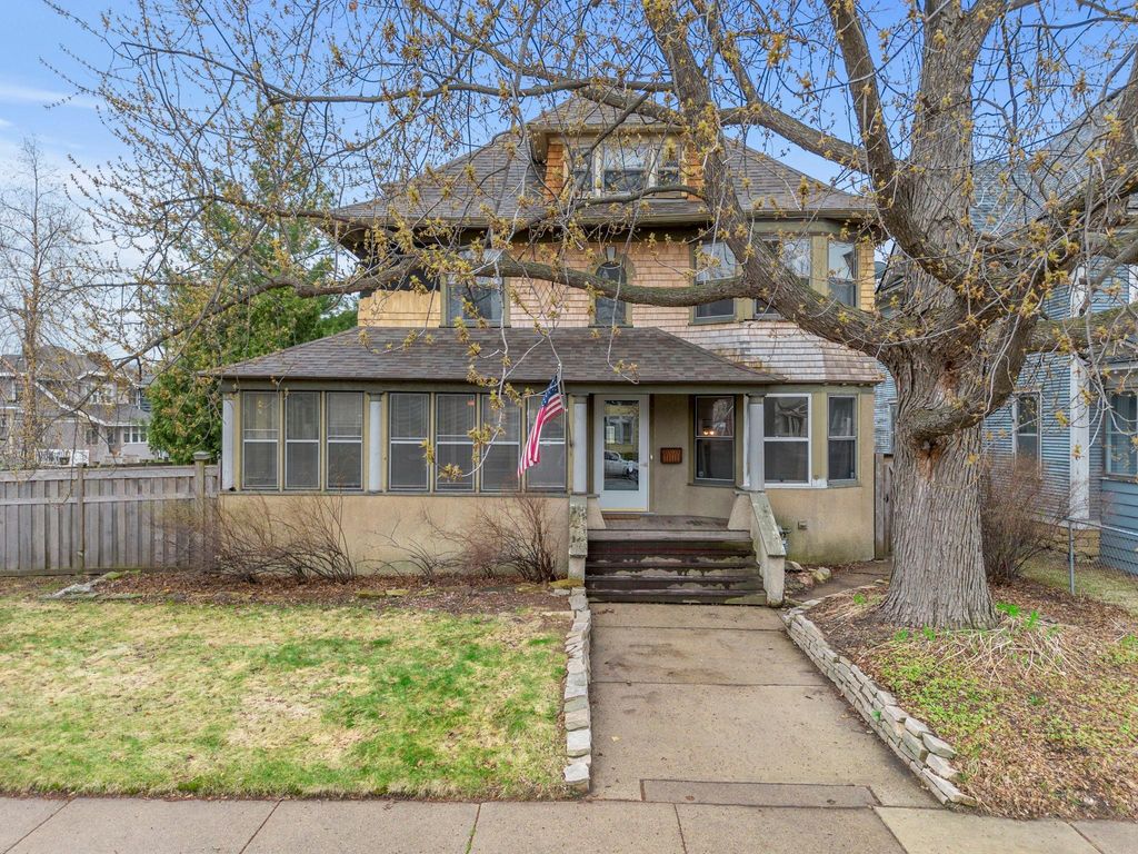 Photo of 924 Marshall Avenue, Saint Paul, MN 55104 (MLS # 7059010)