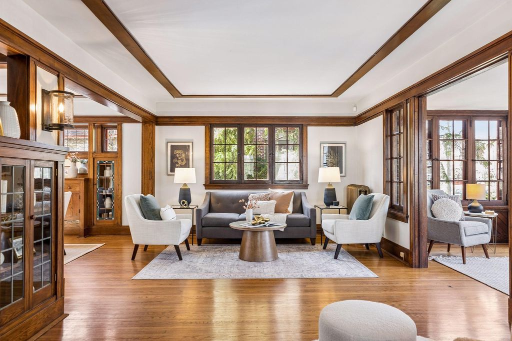 Photo of 1060 Lincoln Avenue, Saint Paul, MN 55105 (MLS # 7021399)