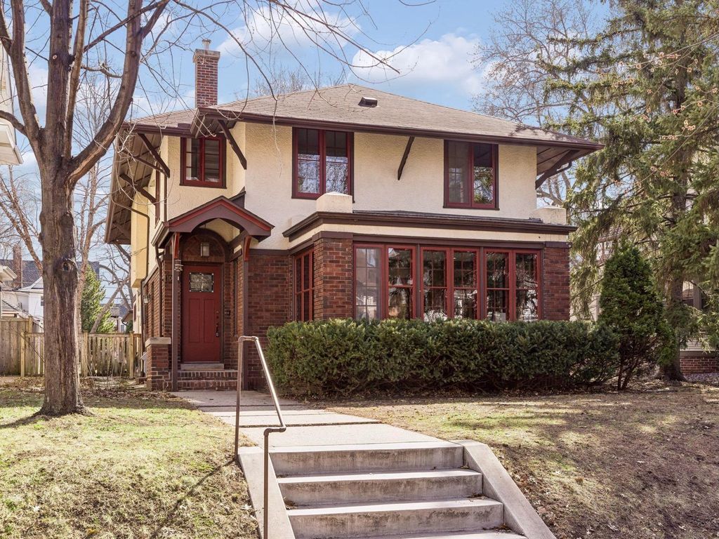 Photo of 1060 Lincoln Avenue, Saint Paul, MN 55105 (MLS # 7021399)