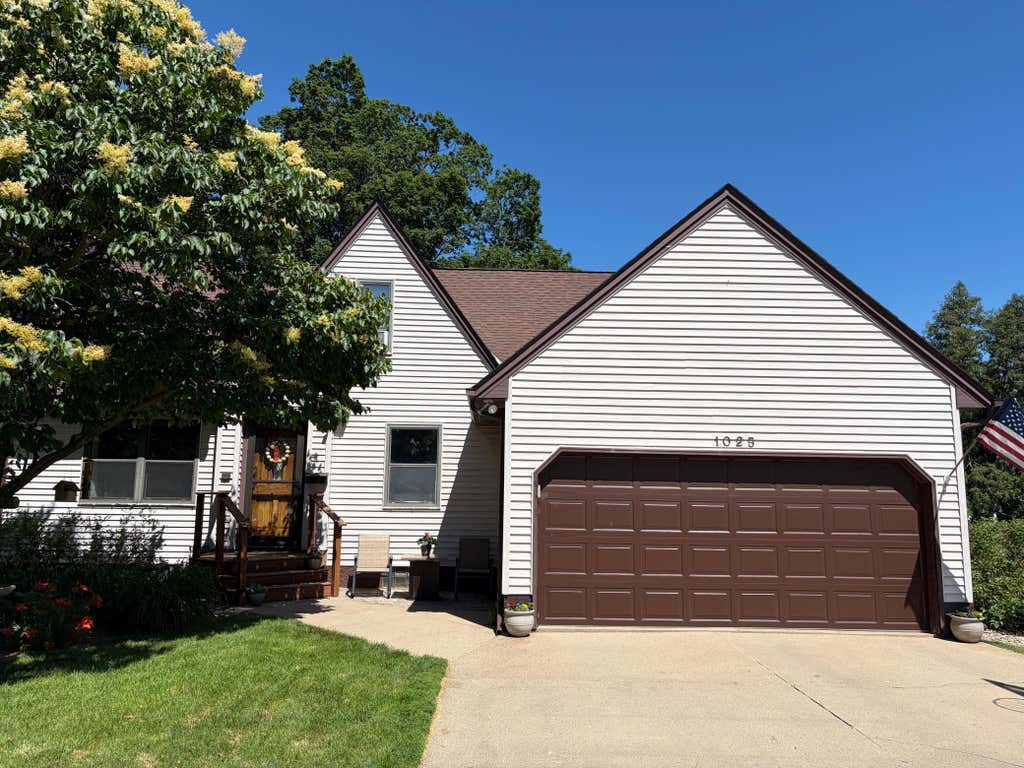 Photo of 1025 3rd Avenue S, Saint James, MN 56081 (MLS # 7093125)