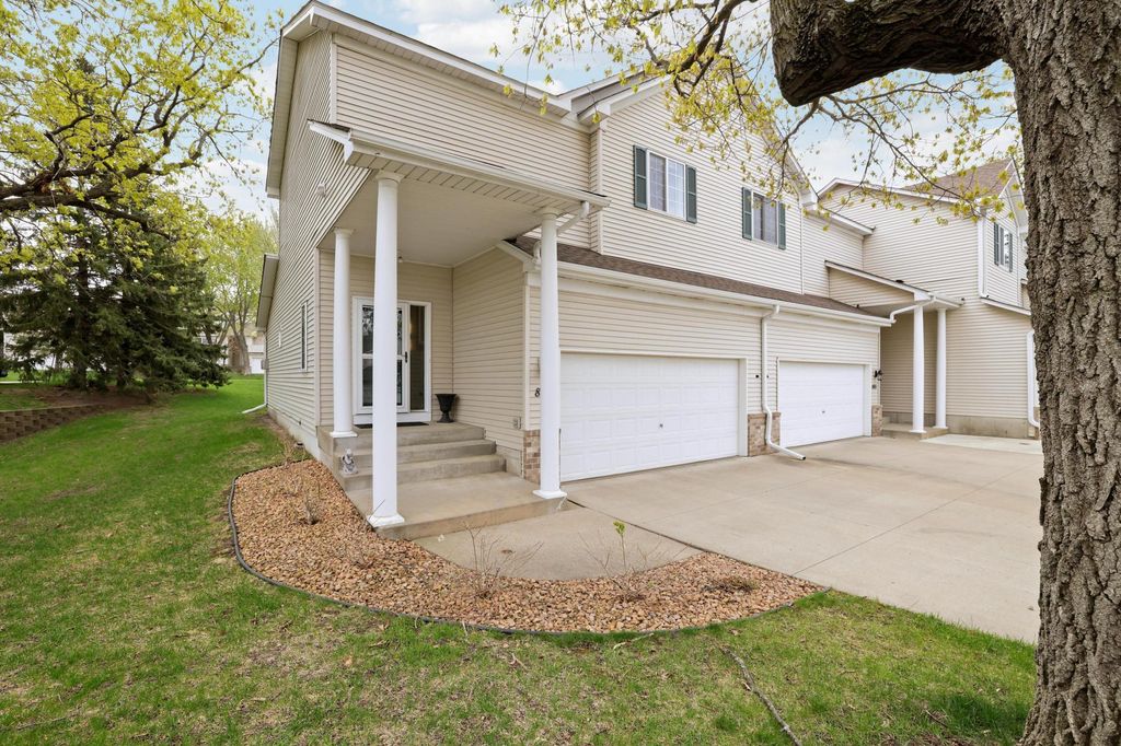 Photo of 881 Kimberly Lane, Chanhassen, MN 55317 (MLS # 7067370)