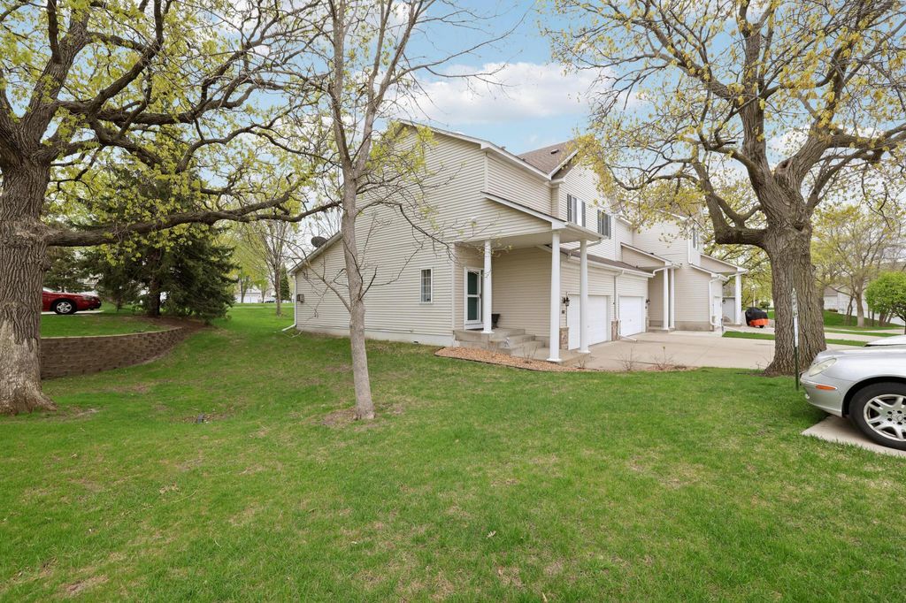 Photo of 881 Kimberly Lane, Chanhassen, MN 55317 (MLS # 7067370)