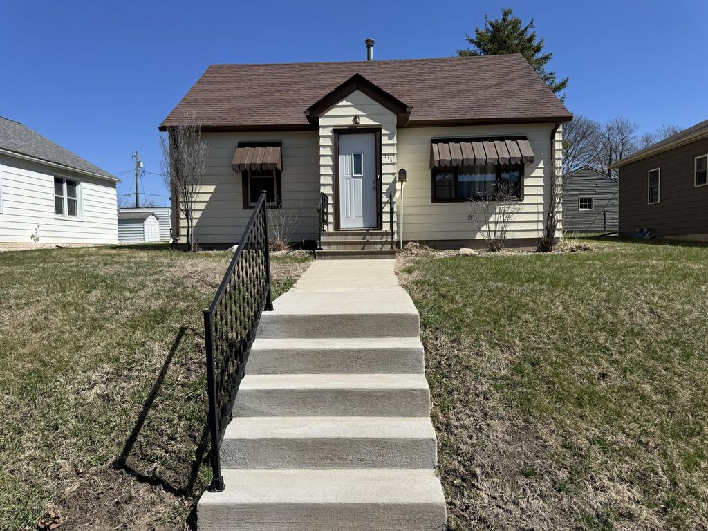 Photo of 315 S Grant Street, Fairmont, MN 56031 (MLS # 7045780)