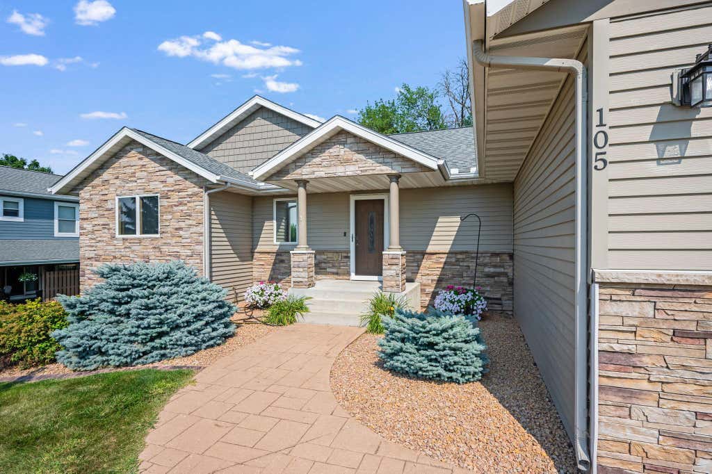Photo of 105 Hidden Oaks Circle, Mankato, MN 56001 (MLS # 7121400)