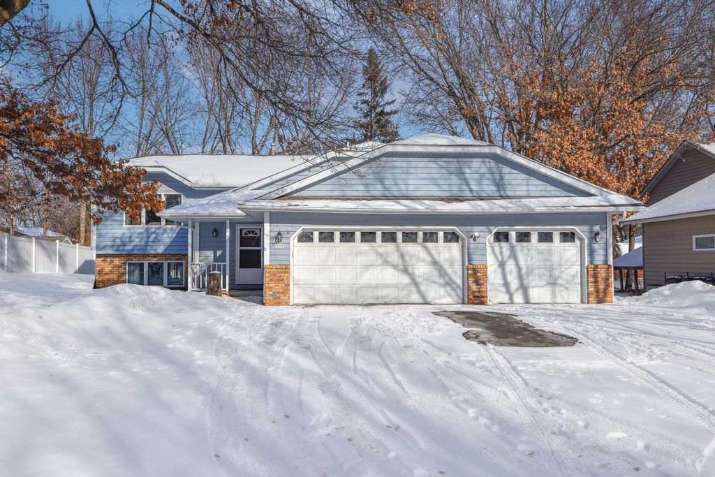 Photo of 233 Pleasant Ridge Drive, Sauk Rapids, MN 56379 (MLS # 7015172)