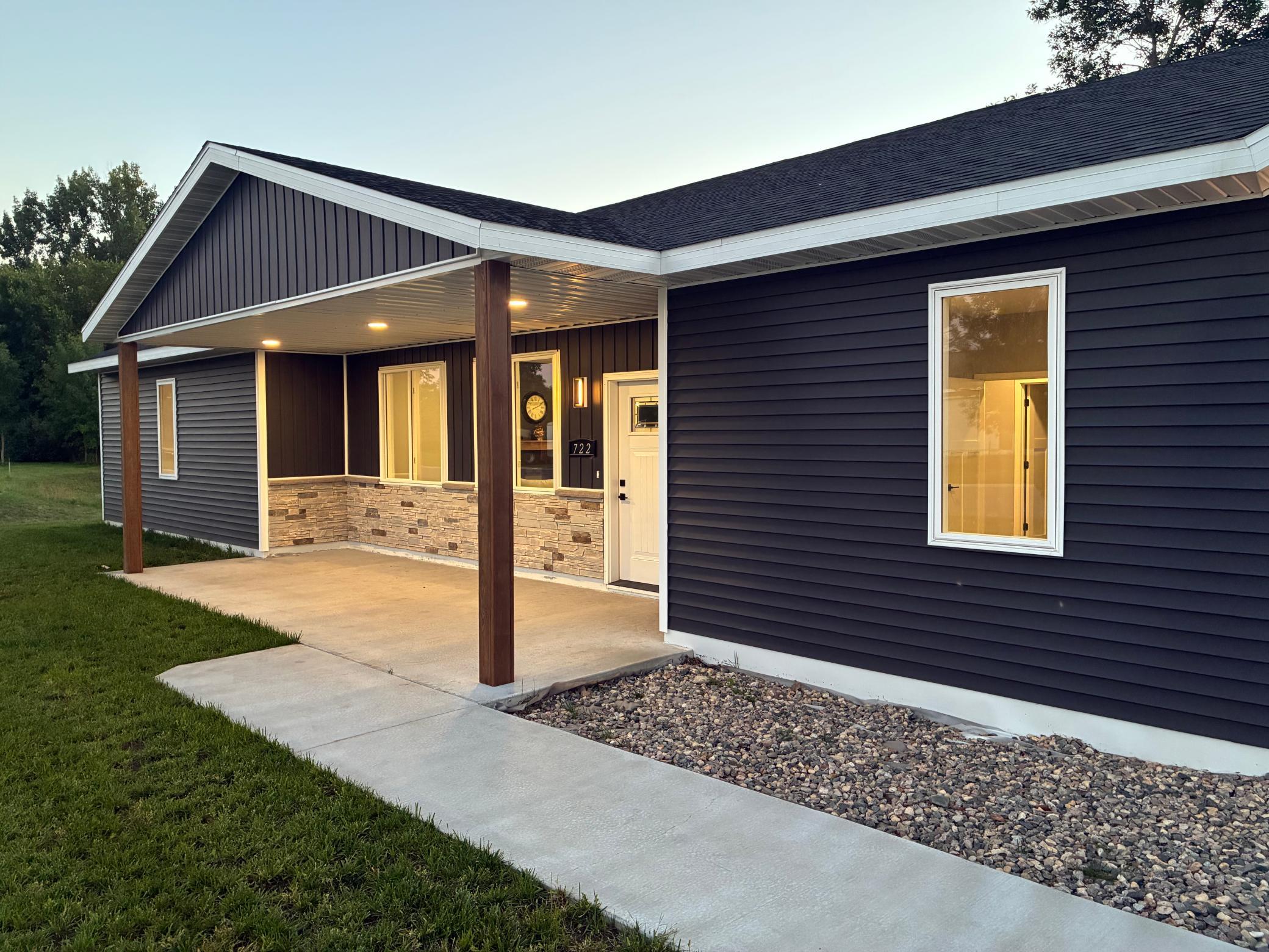 722 Dandrew Lane