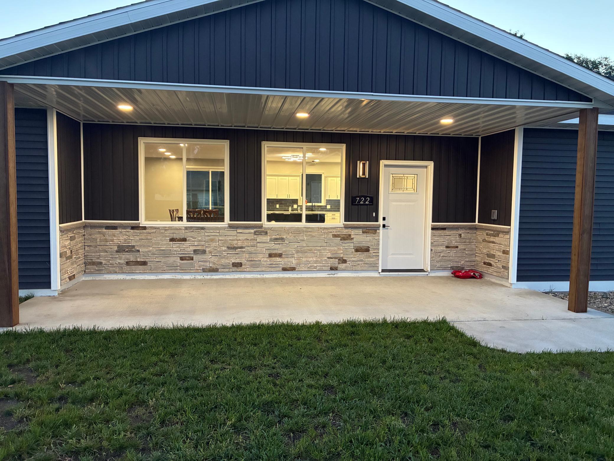 722 Dandrew Lane