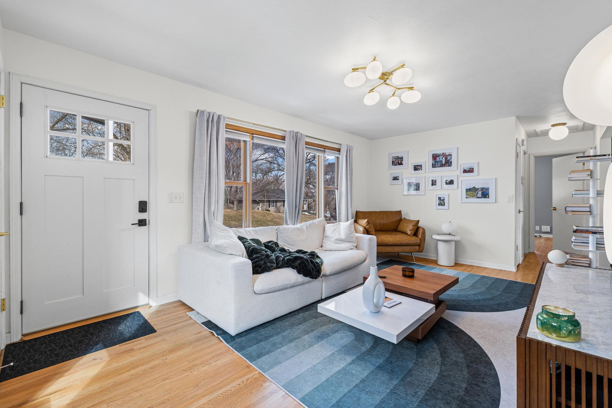 1617 Dakota Avenue S