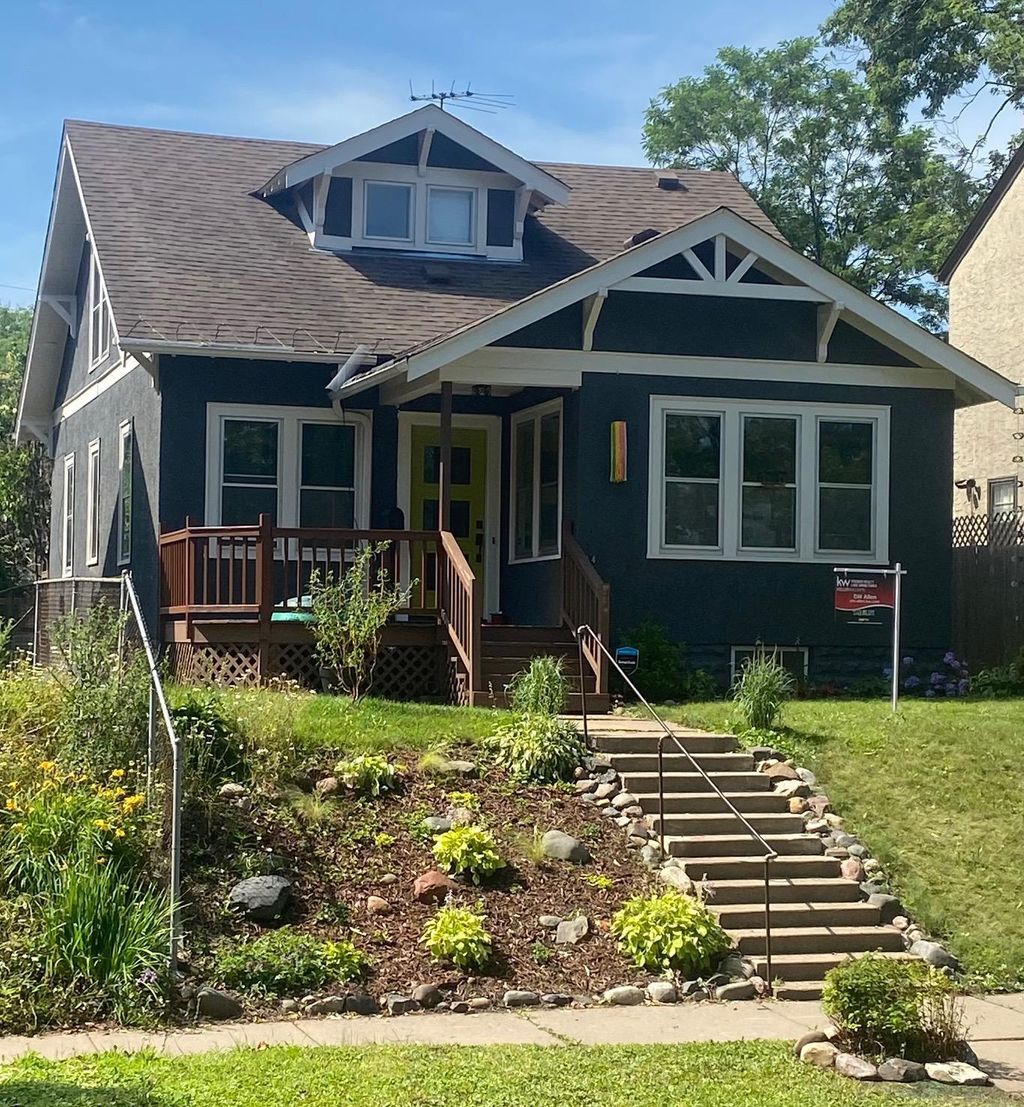 Photo of 844 Wheelock Parkway E, Saint Paul, MN 55106 (MLS # 7104425)