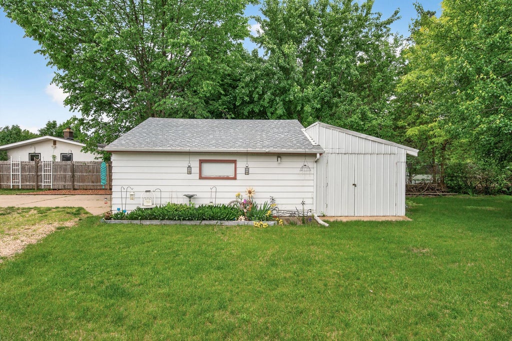 Photo of 1283 Burke Avenue E, Maplewood, MN 55109 (MLS # 7138492)