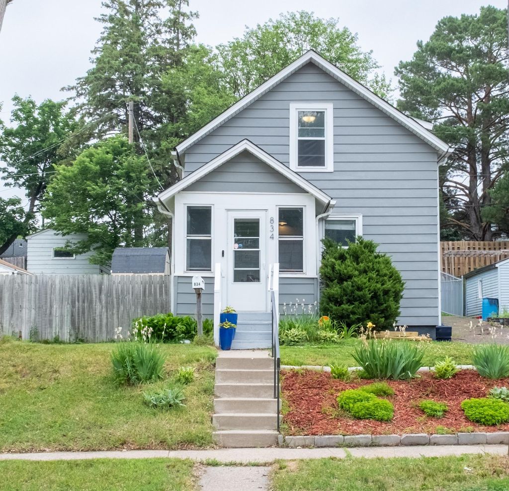Photo of 834 Algonquin Avenue, Saint Paul, MN 55119 (MLS # 7075332)