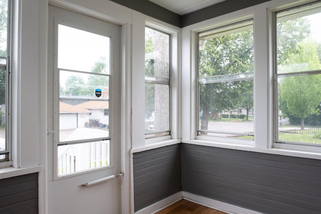 Photo of 834 Algonquin Avenue, Saint Paul, MN 55119 (MLS # 7075332)