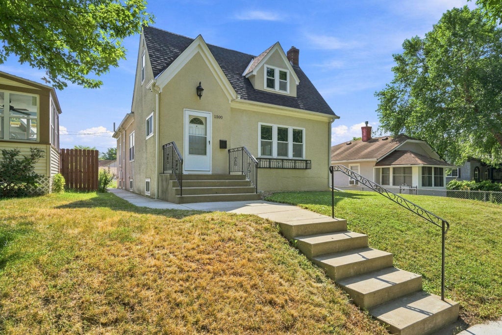 Photo of 1500 Vincent Avenue N, Minneapolis, MN 55411 (MLS # 7118037)