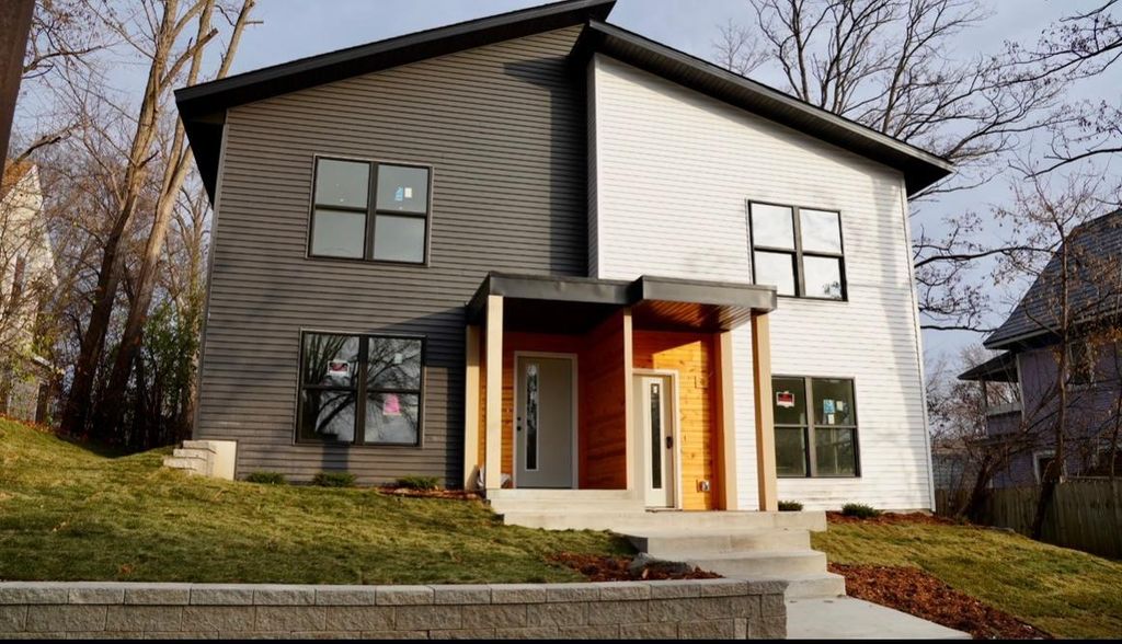 Photo of 810 Atlantic Street, Saint Paul, MN 55106 (MLS # 7026213)