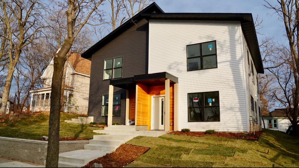 Photo of 810 Atlantic Street, Saint Paul, MN 55106 (MLS # 7026213)